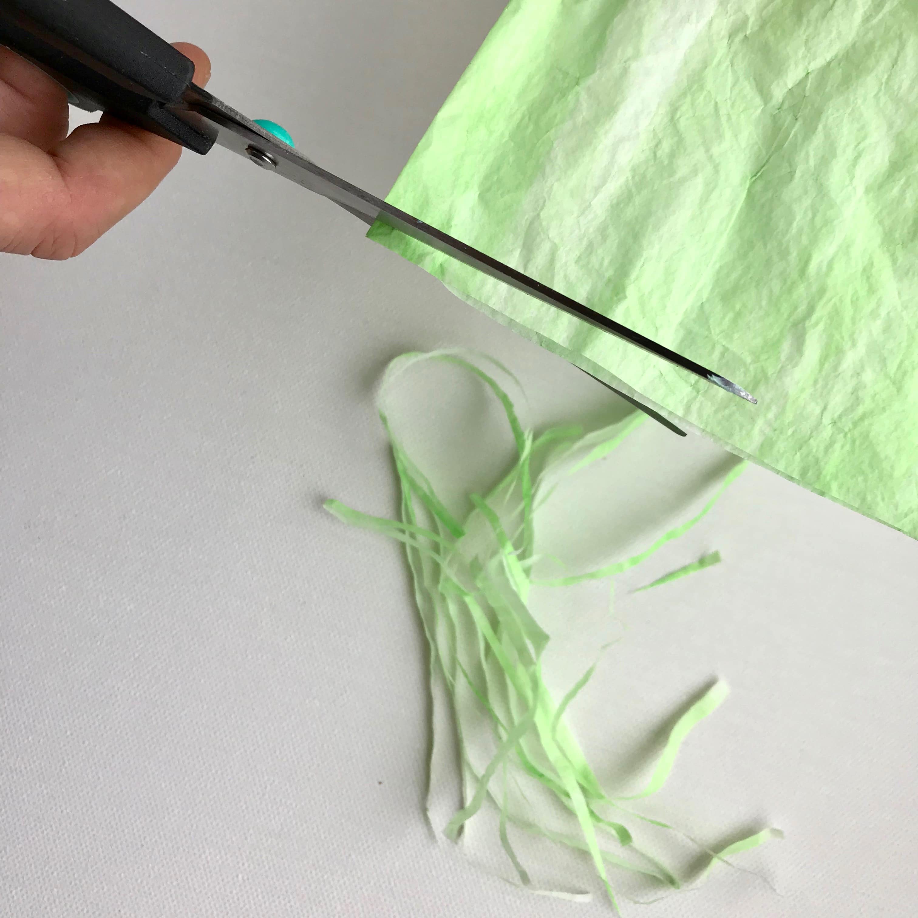 DIY Osterei als Überraschungsei selber machen, Ostergras