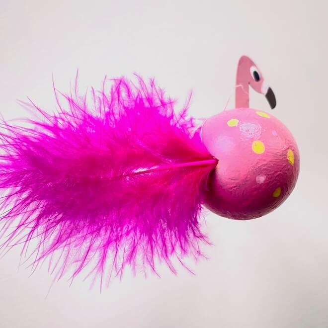 flamingo-osterei-deko-bemalen-bastelidee-feder