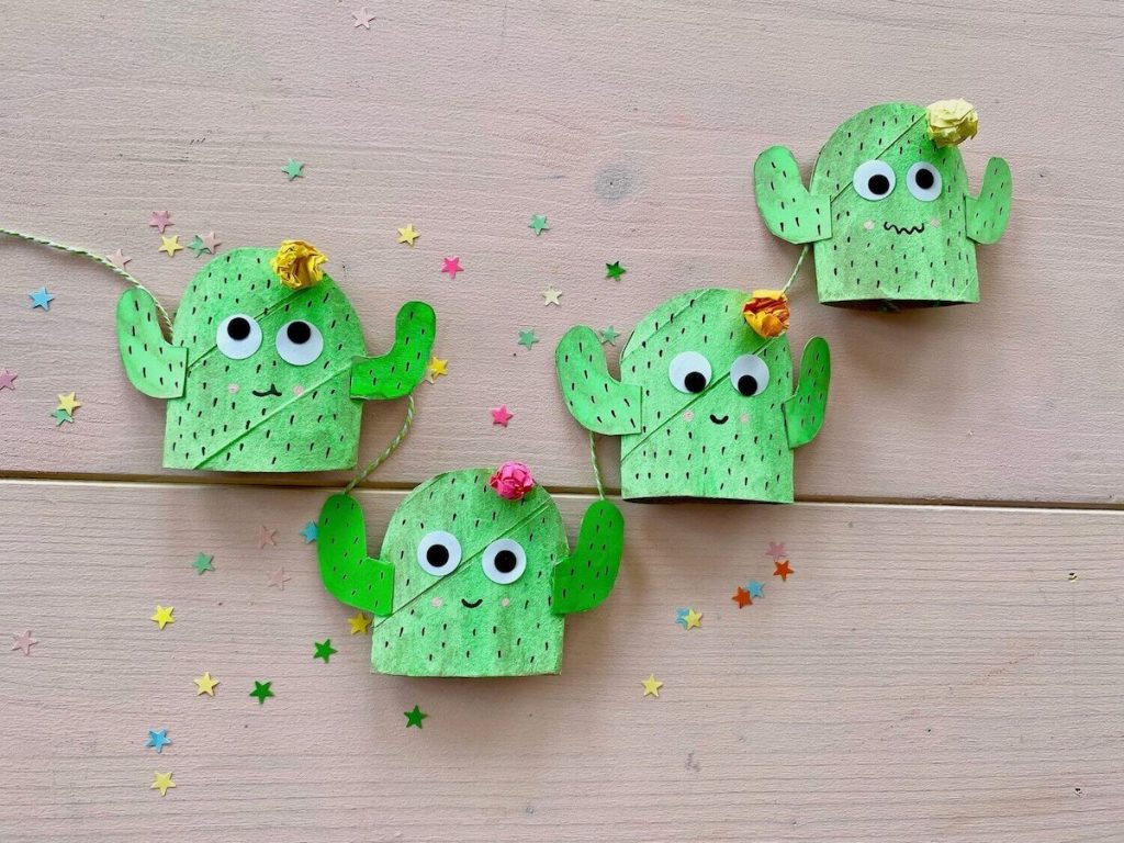 basteln-mit-kinder-sommer-kaktus-fensterdeko-selber-machen-einfache-recycling-idee_
